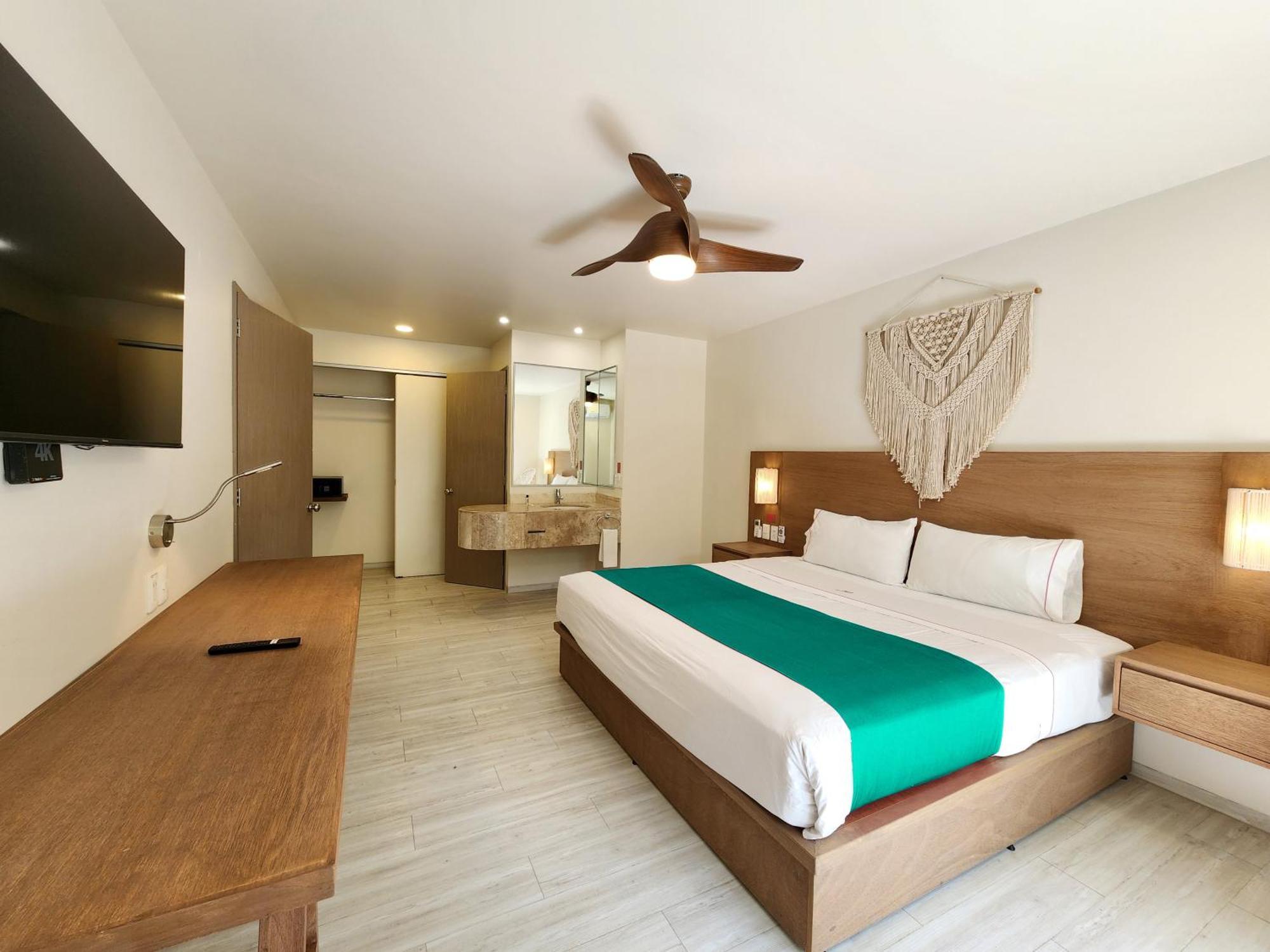 Junior Suite,1562978113:JPEG