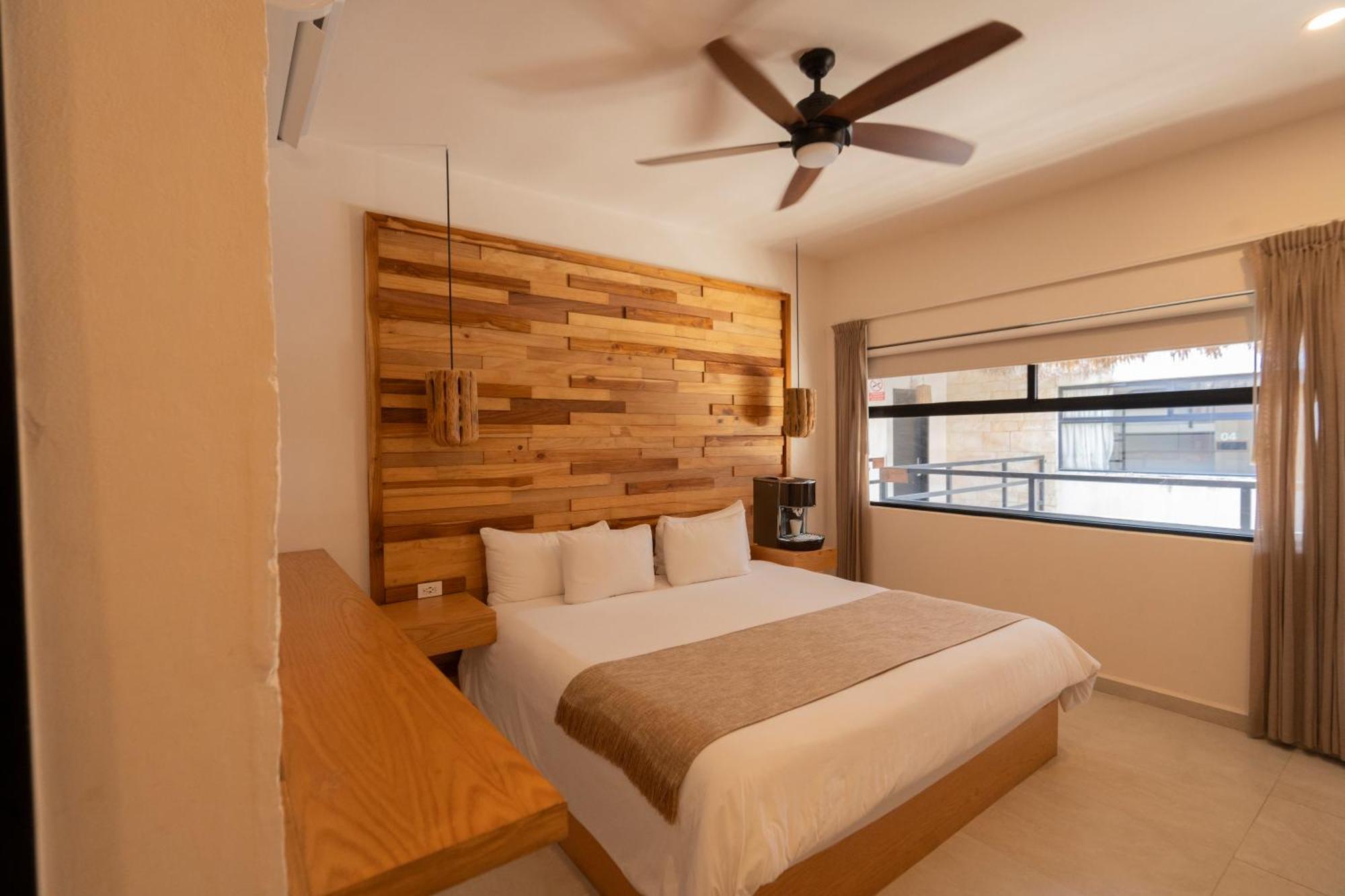 Deluxe Room,1766012291:JPEG